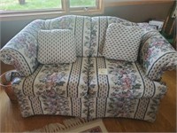 Broyhill Floral 60" Love Seat