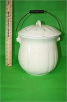 Stoneware Pot with lid