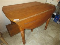 Drop Leaf Table with extra Leaves