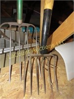 5 & 6 tined forks pitch forks & 3 tine scratcher