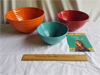 The Pioneer Woman Mixing Bowls