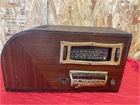 Vintage tube radio