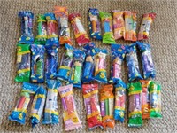 NEW OLD STOCK 30 PEZ CANDY & DISPENSERS