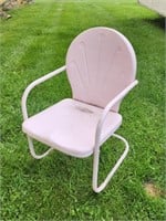 Antique Metal Shell Back Lawn Chair