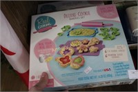 2 DELUXE COOKIE SETS