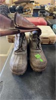 PAIR OF CONVERSE PACK BOOTS SIZE UNKNOWN
