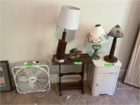 End Table W/ Content *1 Lamp Table*