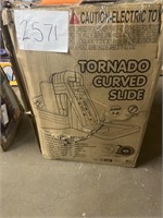 Tornado curved slide