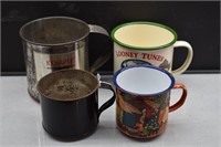 Lot of Tin Cups - Looney Tunes Kknapski, Military