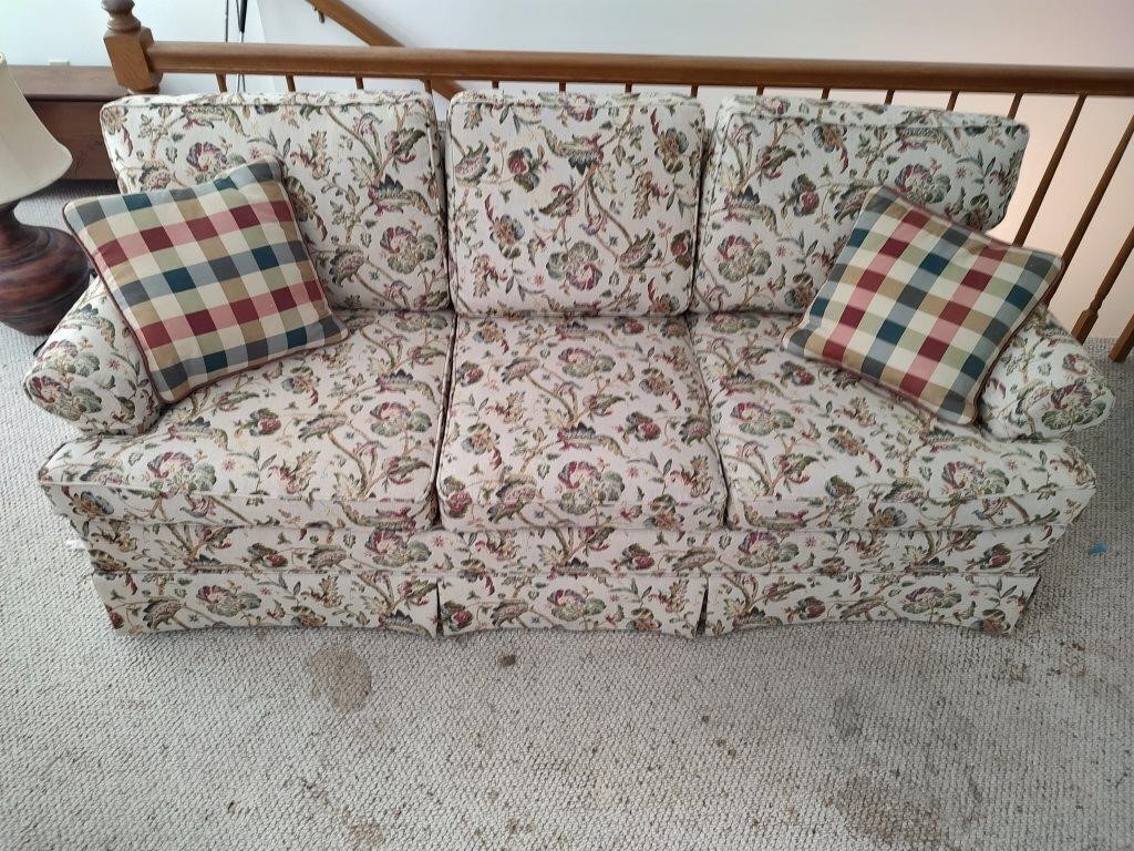 Floral Pattern 6.5' Couch