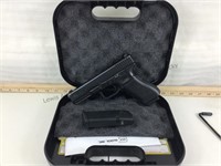 Glock model 22 .40 S&W with 2 mags and hard case.
