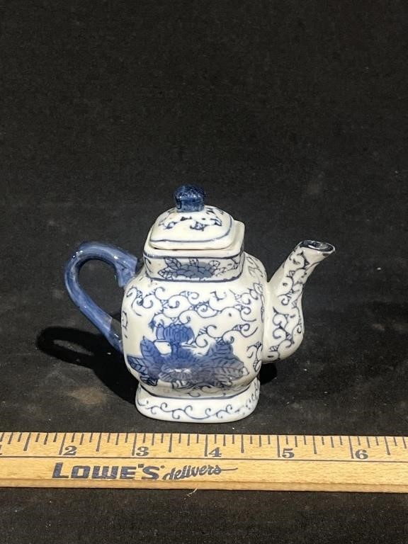 Tea pot