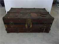 Antique Wilkins trunk with tray 12x30x18