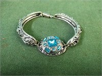 Silver colored magnetic bracelet with aquamarine