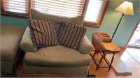 Beige loveseat with 2 pillows, 49’’ long