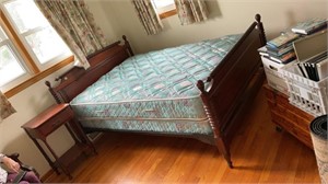 Double mahogany spool bed 52’’, with 1 drawer