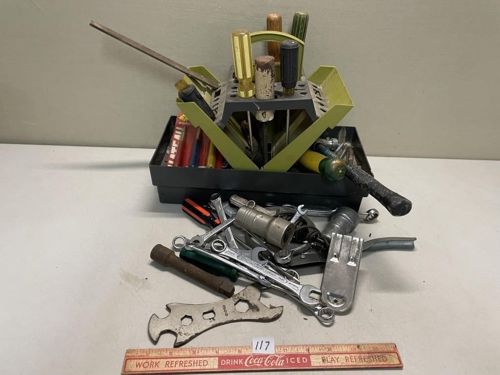 VARIOUS TOOLS & PLASTIC TRAY