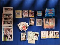 LOT OF ASSORTED BASEBALL CARDS