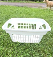Rubbermaid Laundry Basket