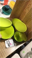 New Tupperware 3pc serving center bowls with lids