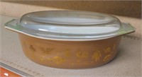 VINTAGE PYREX 045 W/ CHIPPED LID - EARLY AMERICAN