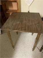 Square table 24 x 24 x 28" tall