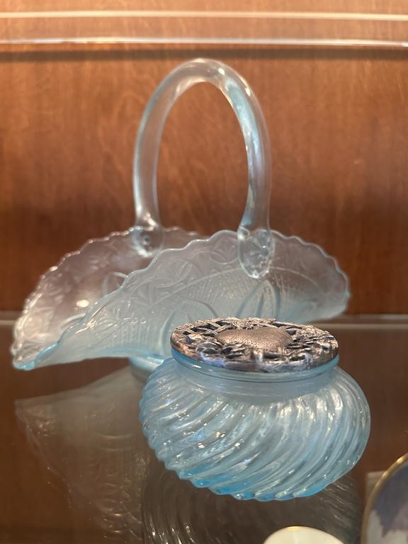 COVERED BOWL AND LACEY BASKET IN GLASS