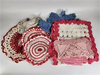 ASSORTED LOT OF VINTAGE DOILIES