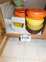 Two sets retro Tupperware bowls - Wonderlier