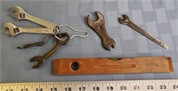 Firestone level, miniature wrenches