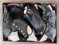 Women's Size 7 Black Leather Heel Shoes