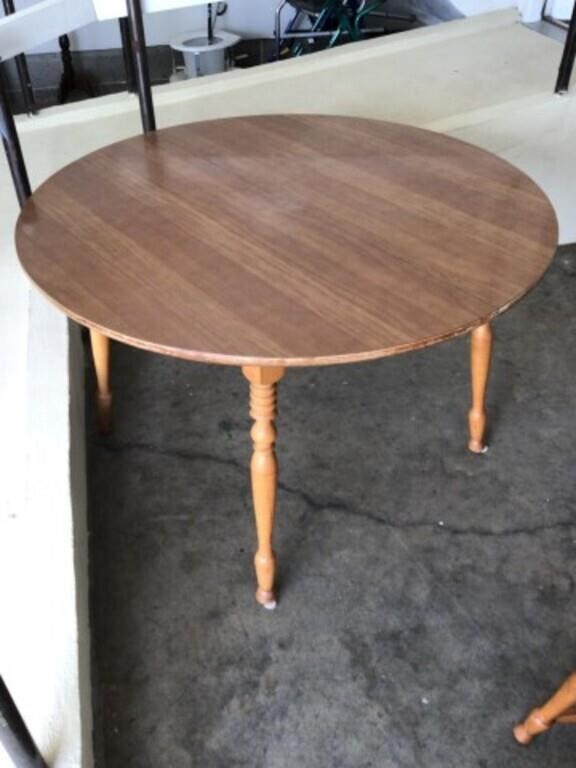 Maple table - 46 in diameter plus 16 in leave, 6