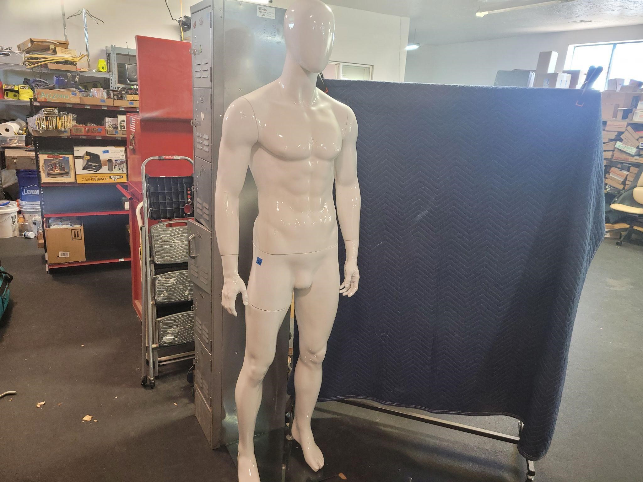 Large Male Mannequine