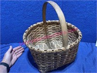 Nice antique farm gathering basket (14in diameter)