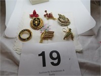 BROOCHES