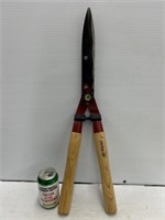 American ash hedge clippers