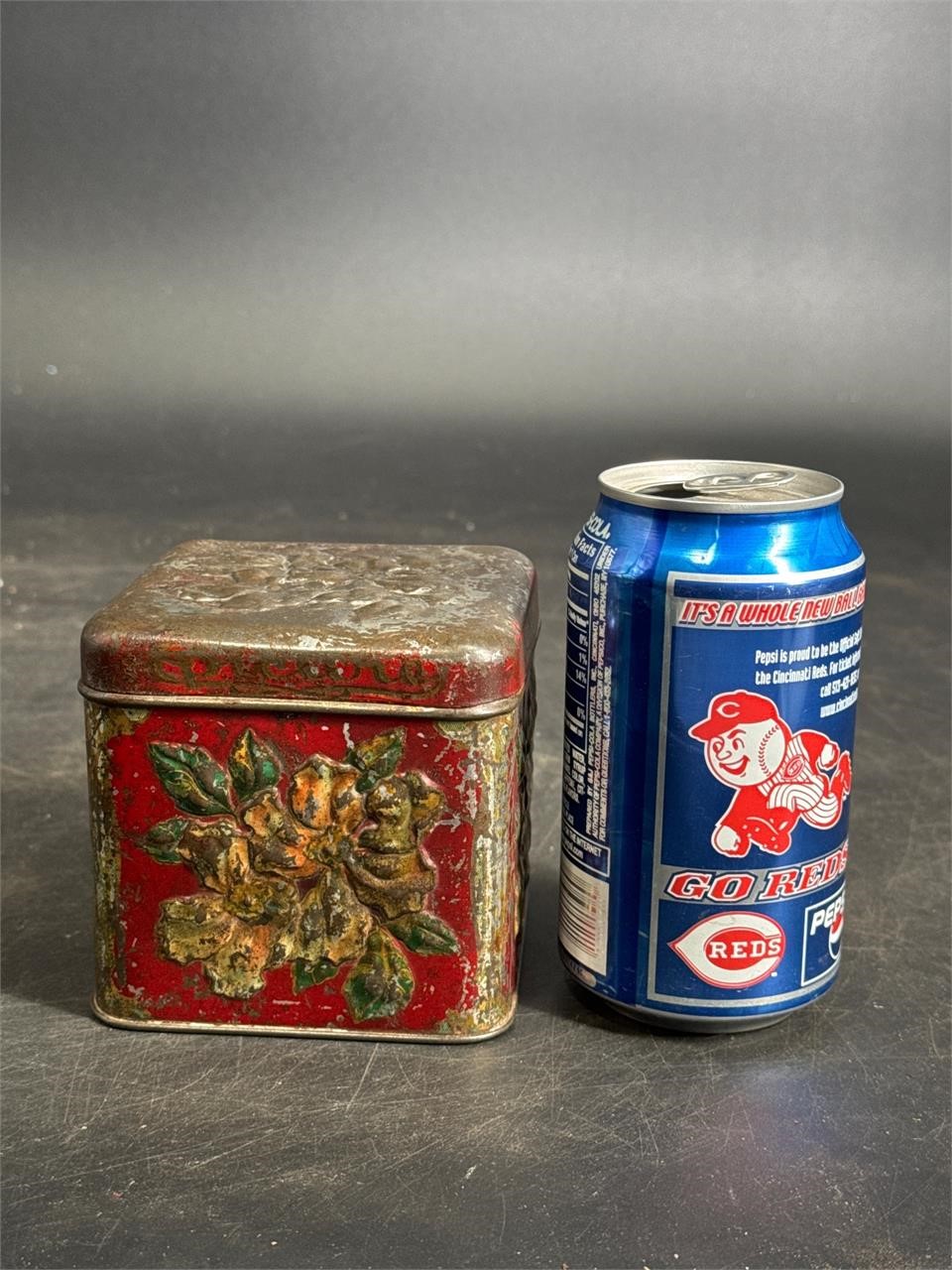 EPICURE EMBOSSED FLOWER SERIES TOBACCO TIN BOX