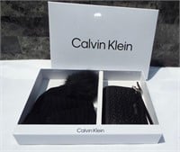 New Calvin Klein gift set. Pom pom beanie and