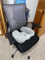 Office chair with cushion