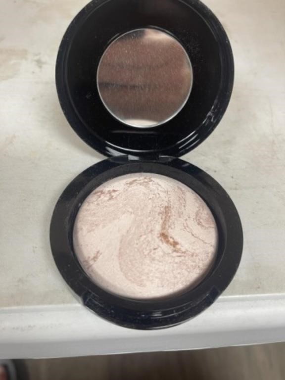 RTW BAKED FACE POWDER BROCADE