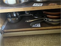 lot of fying pans
