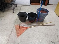 Clay and plastic flower pots & 2 rakes