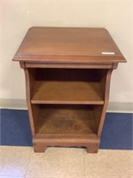 Maple nightstand with 1 shelf 16"x13”x25”h