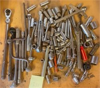 R - MIXED LOT OF WRENCHES & SOCKETS (R11)