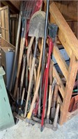 Hand tool lot, that includes a digging bar, broom,