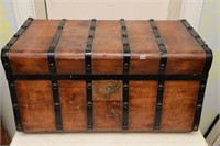 VINTAGE TRUNK 28 X 15 X 15