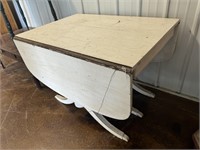 Drop Leaf Table  ( NO SHIPPING)