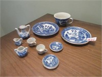 blue willow mini plates and tea set