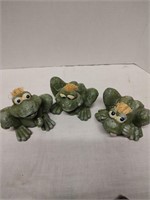 3 Frog Statues