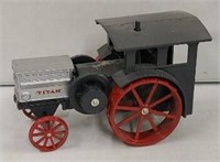 IHC Titan Tractor Scale Models 1/16